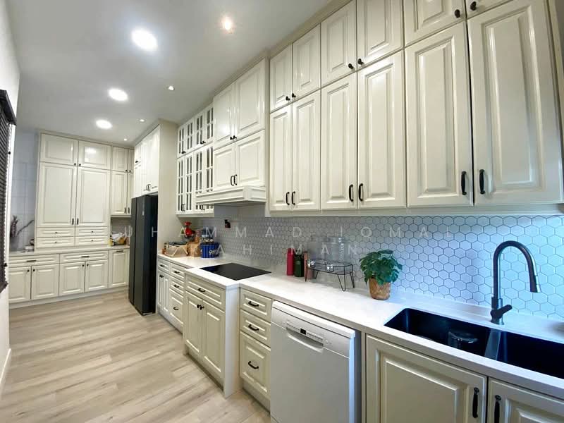 Link Bungalow for Sale in Petaling Jaya (Selangor) - Muhammad Iqmal Rahiman - Kitchen - PropertyGuru.com.my