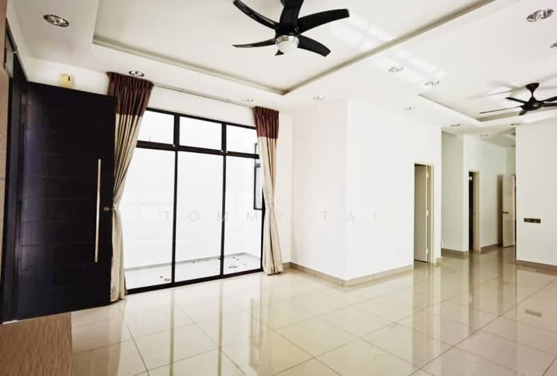 Cluster House for Sale in Taman Setia Indah (Tebrau) - Tommy Tai - Living Room - PropertyGuru.com.my