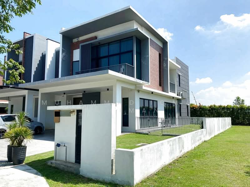Semi-Detached House for Sale in Kota Kemuning (Shah Alam) - Muhammad Iqmal Rahiman - Exterior - PropertyGuru.com.my