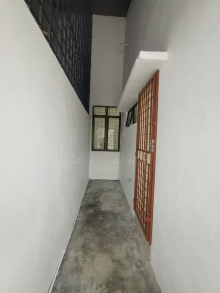 Rumah Teres 1 Tingkat untuk Dijual di Taman Daya (Johor Bahru) - Zack Chow - Corridor - PropertyGuru.com.my