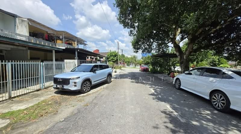 Rumah Teres 2 Tingkat untuk Dijual di Taman Hiew Piow (Semenyih) - Azli Ibrahim - Exterior - PropertyGuru.com.my