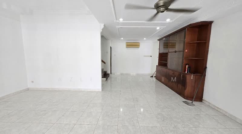 Rumah Teres 2 Tingkat untuk Dijual di Taman Hiew Piow (Semenyih) - Azli Ibrahim - Living Room - PropertyGuru.com.my