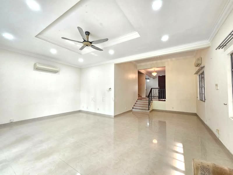 Rumah Berkembar untuk Dijual di Taman Lagenda Mas (Cheras) - Kew . - Living Room - PropertyGuru.com.my