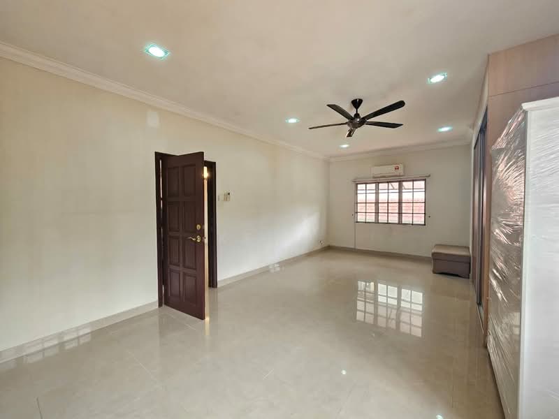 Rumah Berkembar untuk Dijual di Taman Lagenda Mas (Cheras) - Kew . - Living Room - PropertyGuru.com.my
