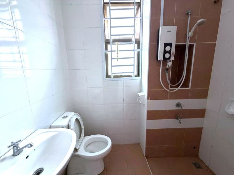 Rumah Teres 2 Tingkat untuk Dijual di Bandar Dato Onn (Tebrau) - Karl Lim - Bathroom - PropertyGuru.com.my