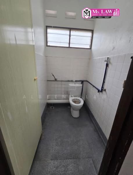 Bungalow for Sale in Sungai Ara (Penang) - Albeena Law - Bathroom - PropertyGuru.com.my