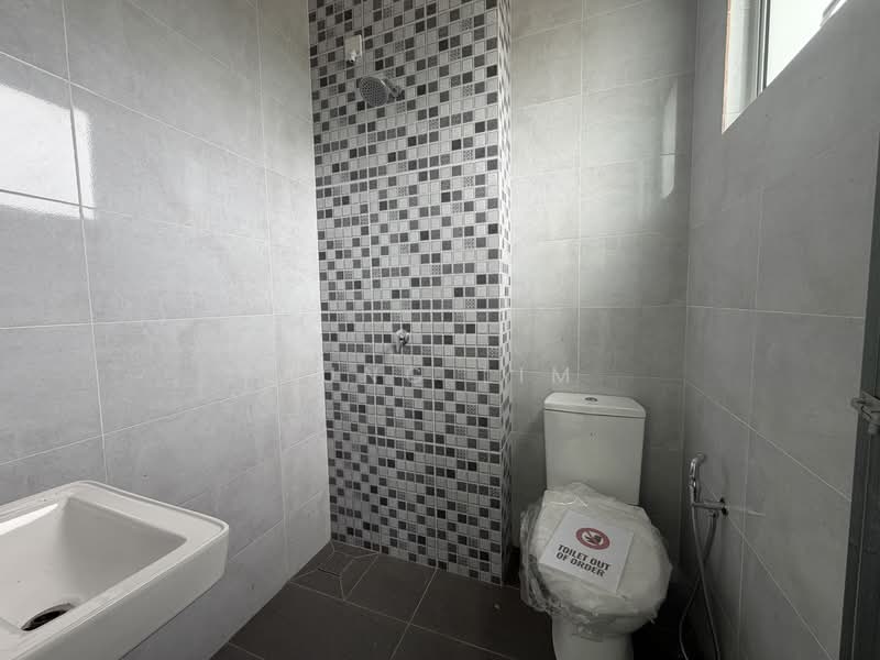 Rumah Teres 3 Tingkat untuk Dijual di Valdor (Sungai Jawi) - Fung Lim - Bathroom - PropertyGuru.com.my