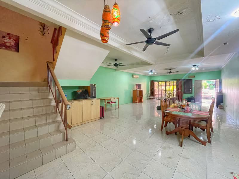 Rumah Teres 2 Tingkat untuk Dijual di Bandar Nusaputra (Puchong) - Firdaus Husin - Living Room - PropertyGuru.com.my