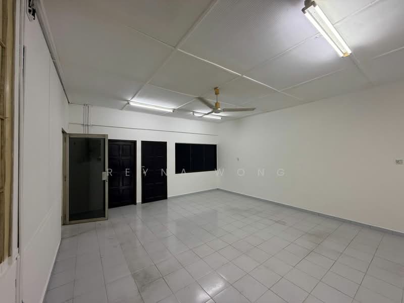 Shop / Office for Rent in Taman Johor Jaya (Johor Bahru) - Reyna Wong - Interior - PropertyGuru.com.my