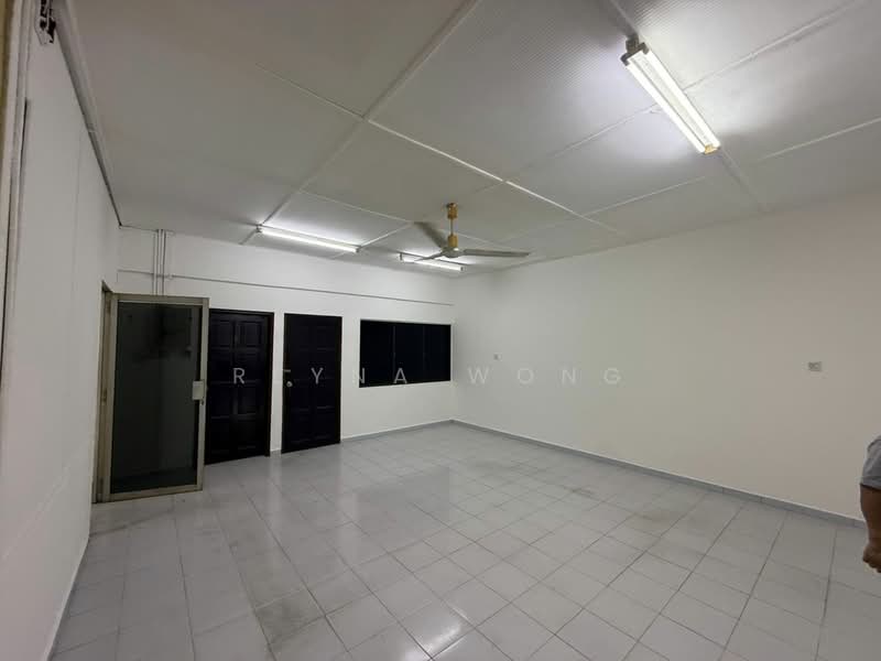 Shop / Office for Rent in Taman Johor Jaya (Johor Bahru) - Reyna Wong - Interior - PropertyGuru.com.my
