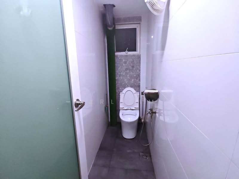 Shop / Office for Sale in Taman Johor Jaya (Johor Bahru) - Karl Lim - Bathroom - PropertyGuru.com.my