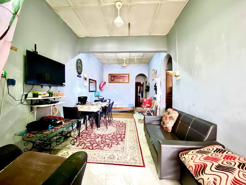 Rumah Bandar untuk Dijual di Taman Bukit Teratai (Ampang) - Azli Ibrahim - Living Room - PropertyGuru.com.my