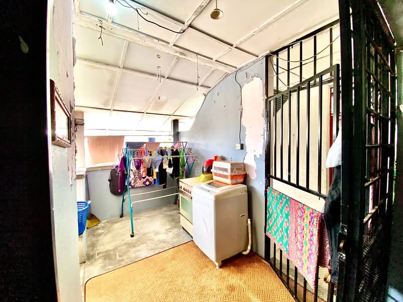 Rumah Bandar untuk Dijual di Taman Bukit Teratai (Ampang) - Azli Ibrahim - Balcony - PropertyGuru.com.my