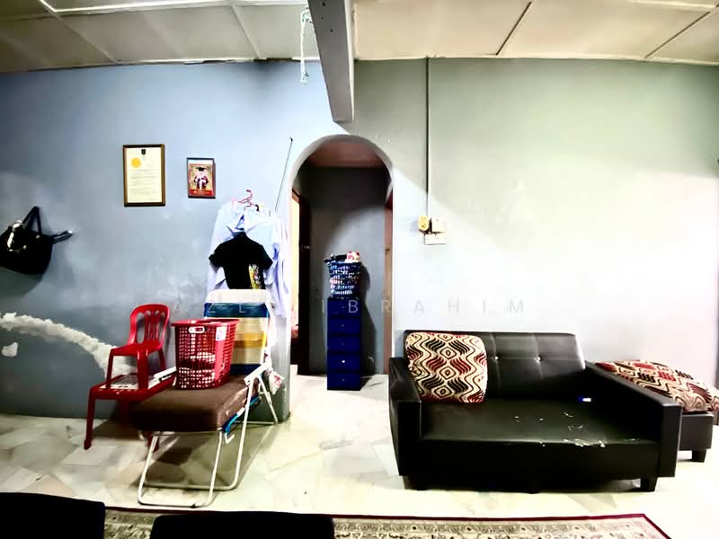 Rumah Bandar untuk Dijual di Taman Bukit Teratai (Ampang) - Azli Ibrahim - Living Room - PropertyGuru.com.my