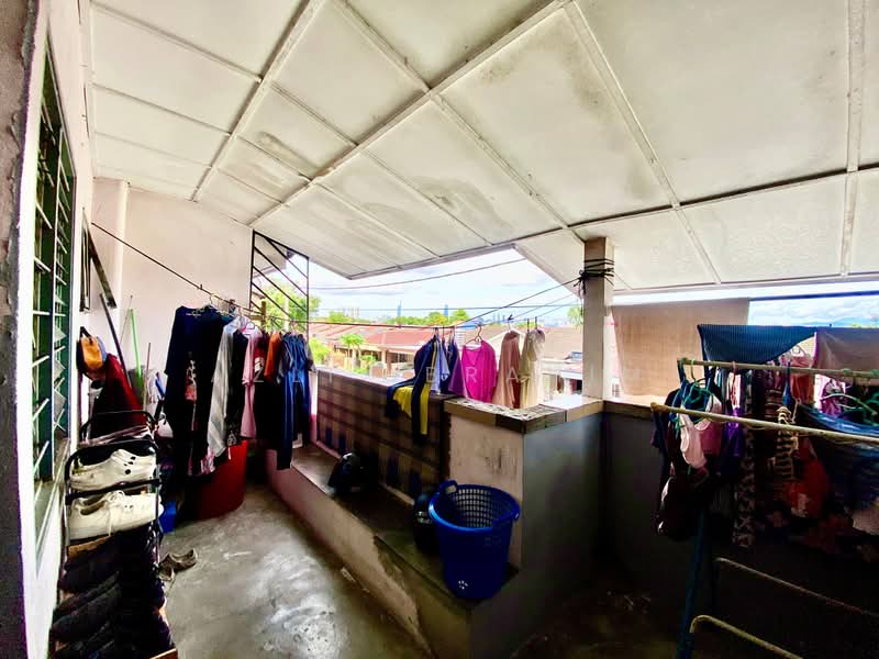 Rumah Bandar untuk Dijual di Taman Bukit Teratai (Ampang) - Azli Ibrahim - Balcony - PropertyGuru.com.my