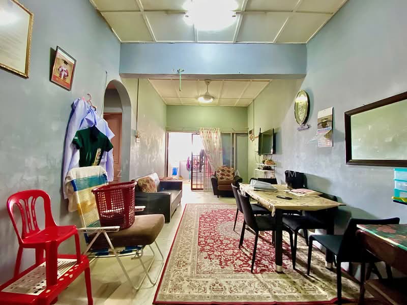 Rumah Bandar untuk Dijual di Taman Bukit Teratai (Ampang) - Azli Ibrahim - Living Room - PropertyGuru.com.my