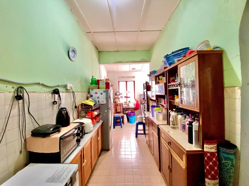 Rumah Bandar untuk Dijual di Taman Bukit Teratai (Ampang) - Azli Ibrahim - Kitchen - PropertyGuru.com.my
