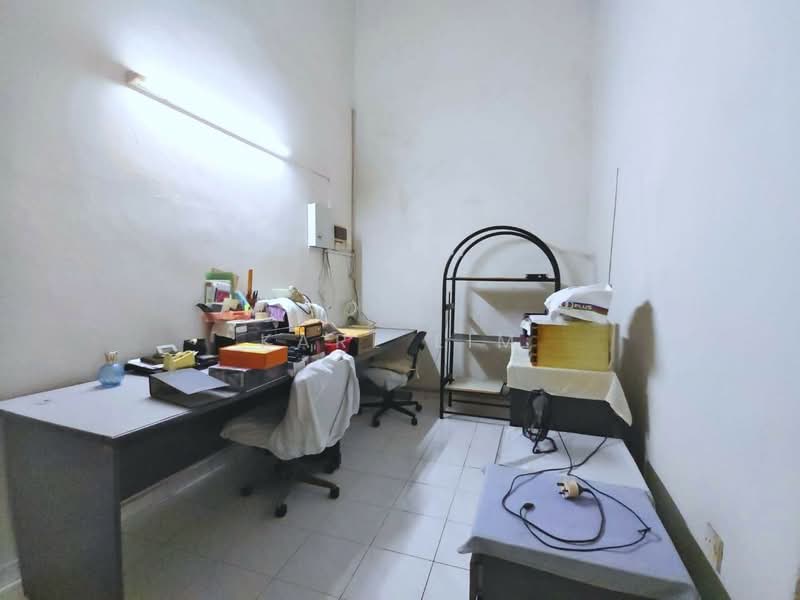 Rumah Teres 2 Tingkat untuk Dijual di Permas Jaya (Johor Bahru) - Karl Lim - Study - PropertyGuru.com.my