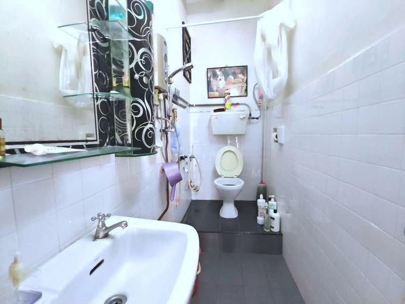 Rumah Teres 2 Tingkat untuk Dijual di Permas Jaya (Johor Bahru) - Karl Lim - Bathroom - PropertyGuru.com.my