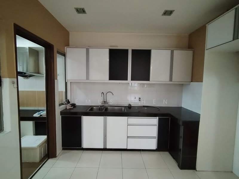 Kondominium untuk Dijual di 1 Petaling - Remus Chen - Kitchen - PropertyGuru.com.my