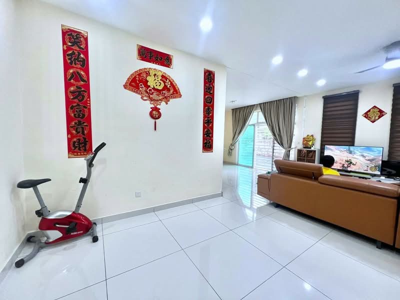 Cluster House for Sale in Taman Mutiara Rini (Skudai) - Karl Lim - Living Room - PropertyGuru.com.my
