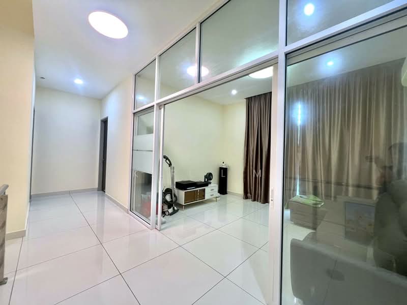 Cluster House for Sale in Taman Mutiara Rini (Skudai) - Karl Lim - Living Room - PropertyGuru.com.my