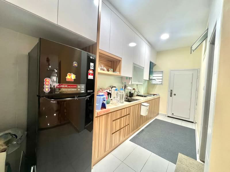 Cluster House for Sale in Taman Mutiara Rini (Skudai) - Karl Lim - Kitchen - PropertyGuru.com.my