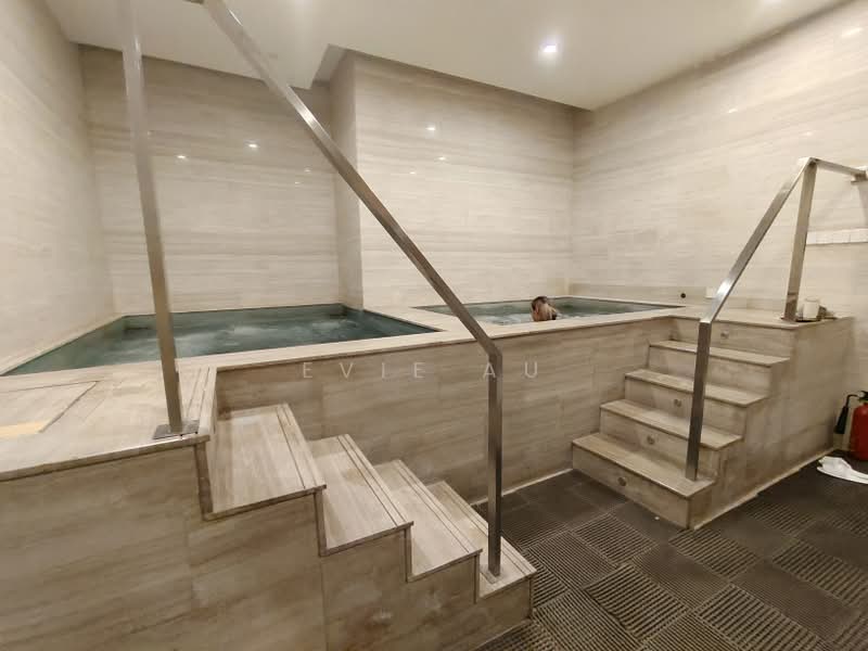 Servis Apartment untuk Disewa di Fraser Residence (188 Suites) - Evie Au - Pool - PropertyGuru.com.my
