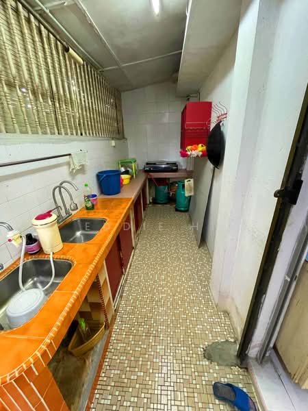 Rumah Teres 1 Tingkat untuk Dijual di Seksyen 8 (Petaling Jaya) - Eddie Hi - Kitchen - PropertyGuru.com.my