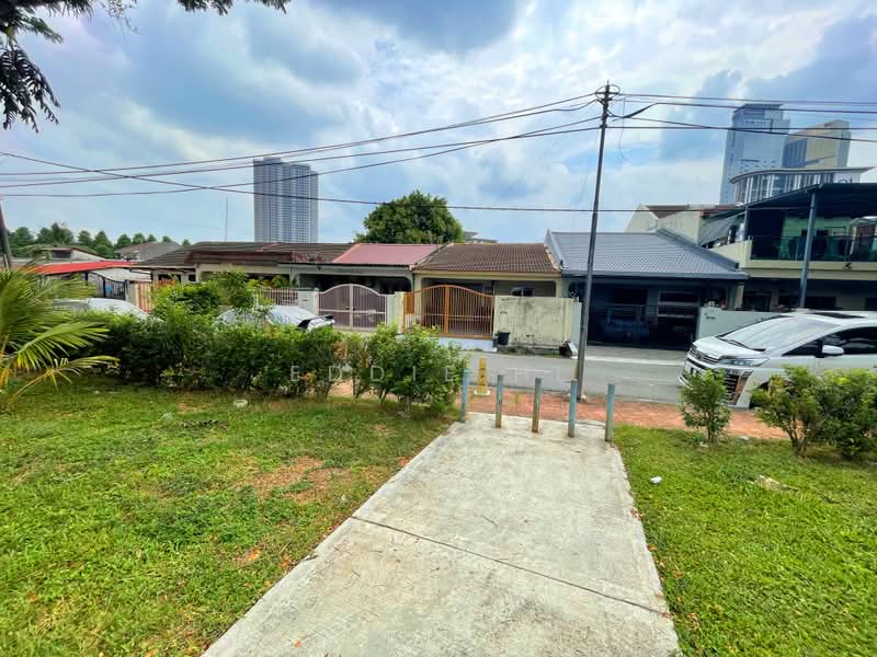 Rumah Teres 1 Tingkat untuk Dijual di Seksyen 8 (Petaling Jaya) - Eddie Hi - Exterior - PropertyGuru.com.my