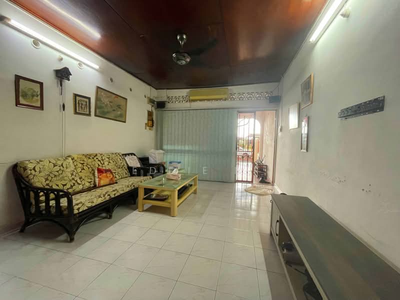 1-storey Terraced House for Sale in Seksyen 8 (Petaling Jaya) - Eddie Hi - Living Room - PropertyGuru.com.my
