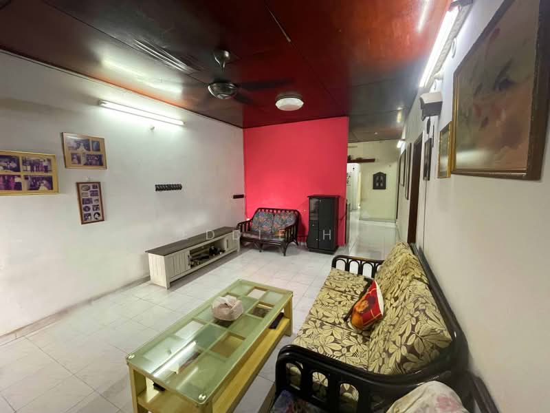 1-storey Terraced House for Sale in Seksyen 8 (Petaling Jaya) - Eddie Hi - Living Room - PropertyGuru.com.my