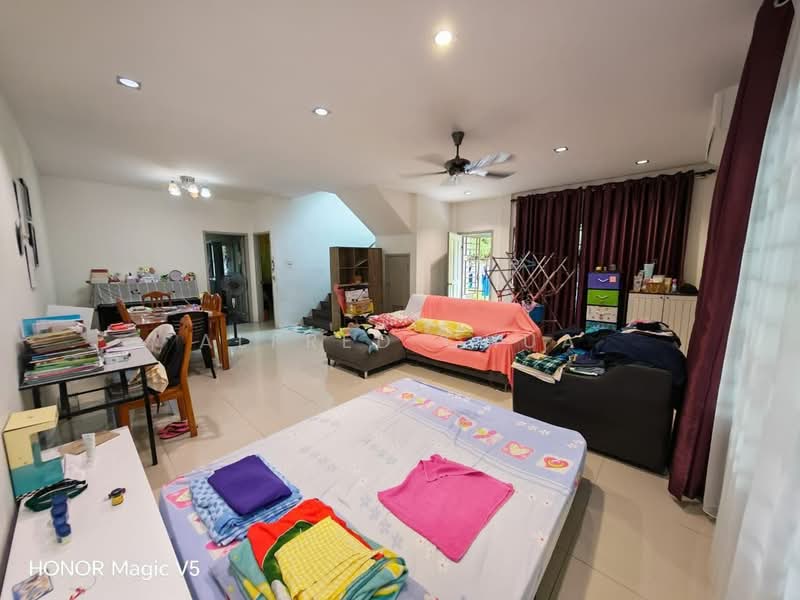 2-storey Terraced House for Sale in Kota Samarahan (Sarawak) - Alfred Chua - Living Room - PropertyGuru.com.my