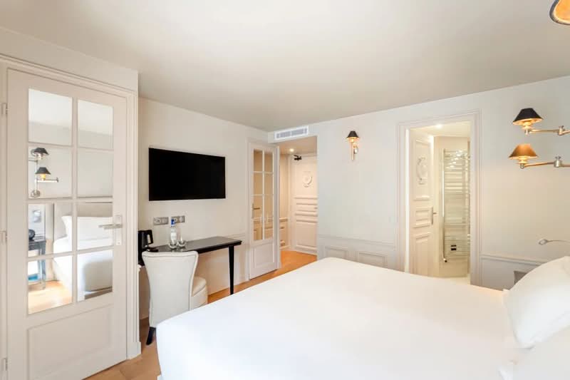 Hotel / Resort untuk Dijual di Raja Chulan (KL City Centre) - Simone Ngo - Bedroom - PropertyGuru.com.my