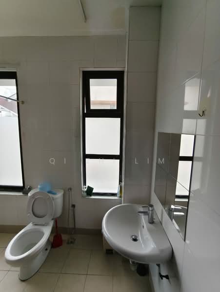 Semi-Detached House for Rent in Subang Jaya (Selangor) - Qi Zhi Lim - Bathroom - PropertyGuru.com.my
