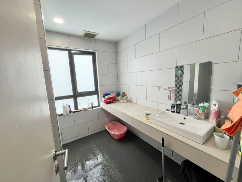 3-storey Terraced House for Sale in Tamansari (Rawang) - Samson Lee - Bathroom - PropertyGuru.com.my