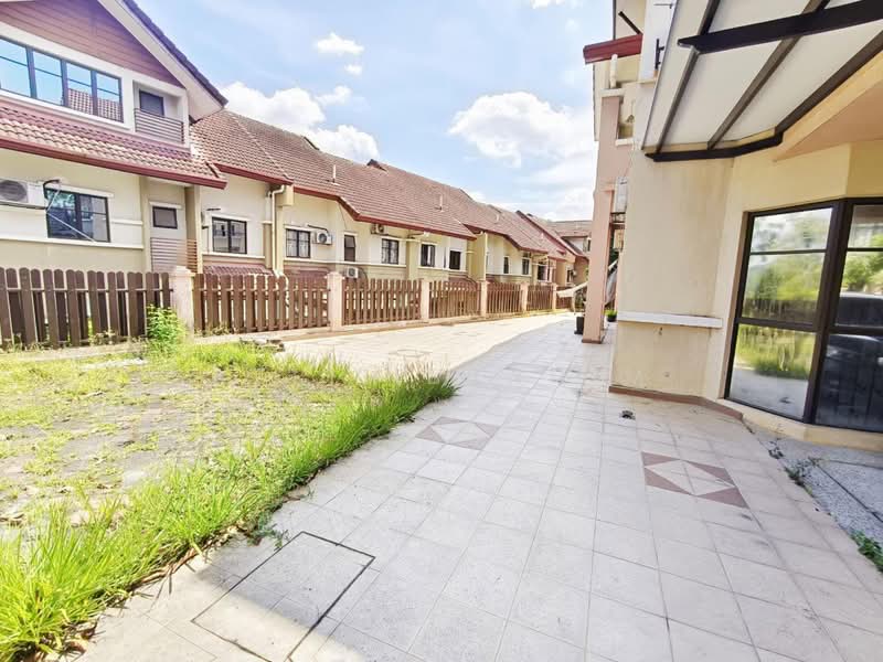 3.5-storey Terraced House for Sale in Presint 16 (Putrajaya) - Azli Ibrahim - Exterior - PropertyGuru.com.my