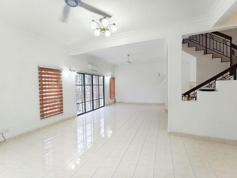 3.5-storey Terraced House for Sale in Presint 16 (Putrajaya) - Azli Ibrahim - Living Room - PropertyGuru.com.my
