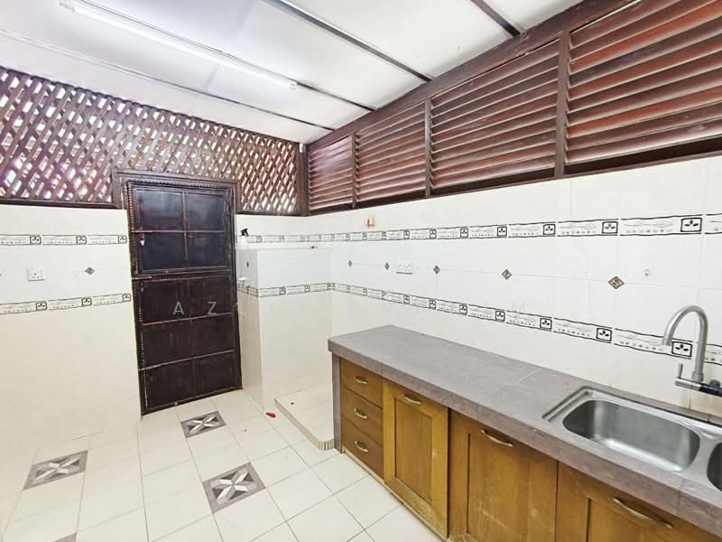 3.5-storey Terraced House for Sale in Presint 16 (Putrajaya) - Azli Ibrahim - Kitchen - PropertyGuru.com.my