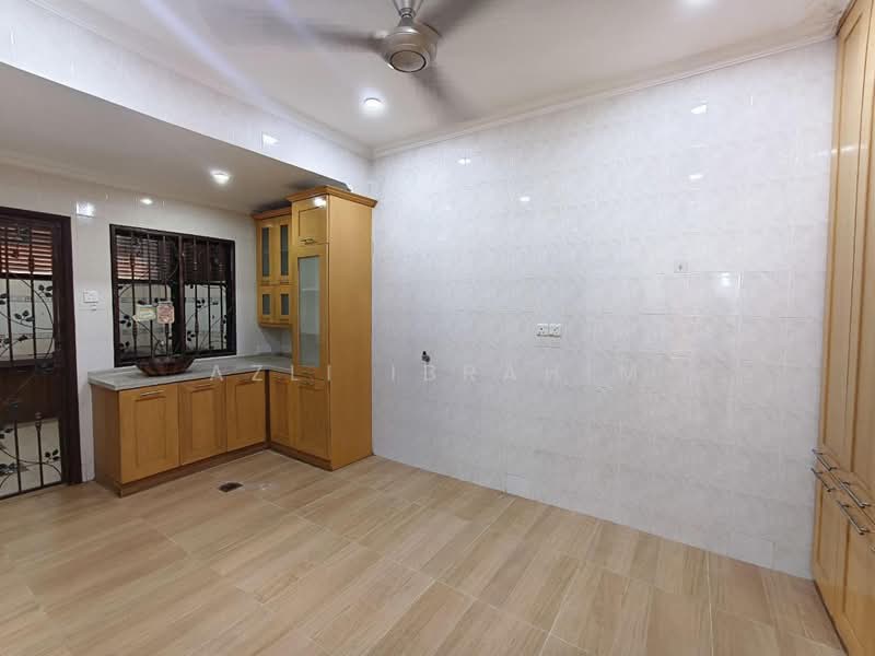 3.5-storey Terraced House for Sale in Presint 16 (Putrajaya) - Azli Ibrahim - Kitchen - PropertyGuru.com.my