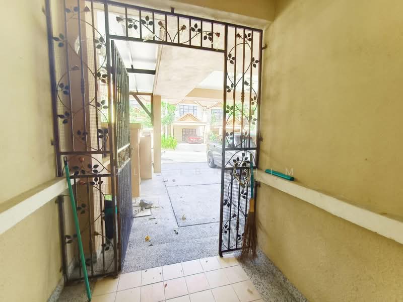 3.5-storey Terraced House for Sale in Presint 16 (Putrajaya) - Azli Ibrahim - Entrance - PropertyGuru.com.my