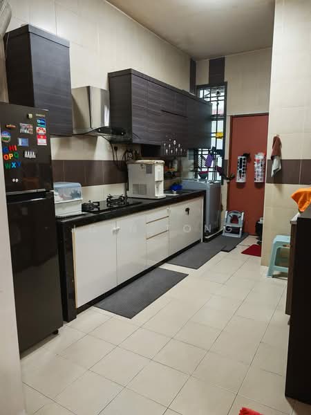 Rumah Teres 2 Tingkat untuk Dijual di Taman Bestari Indah (Ulu Tiram) - Joan Tong - Kitchen - PropertyGuru.com.my