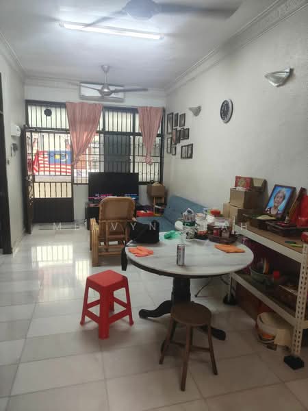 Rumah Flat untuk Dijual di Dafe Court - Mervyn Seah - Living Room - PropertyGuru.com.my