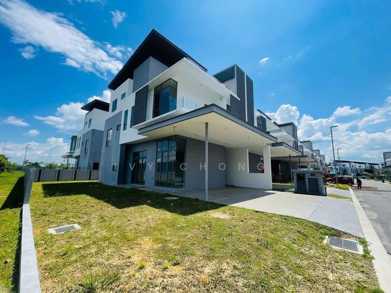 Semi-Detached House for Sale in Shah Alam (Selangor) - Ivy Chong - Exterior - PropertyGuru.com.my
