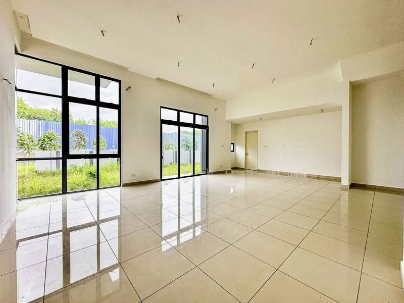 Semi-Detached House for Sale in Shah Alam (Selangor) - Ivy Chong - Living Room - PropertyGuru.com.my