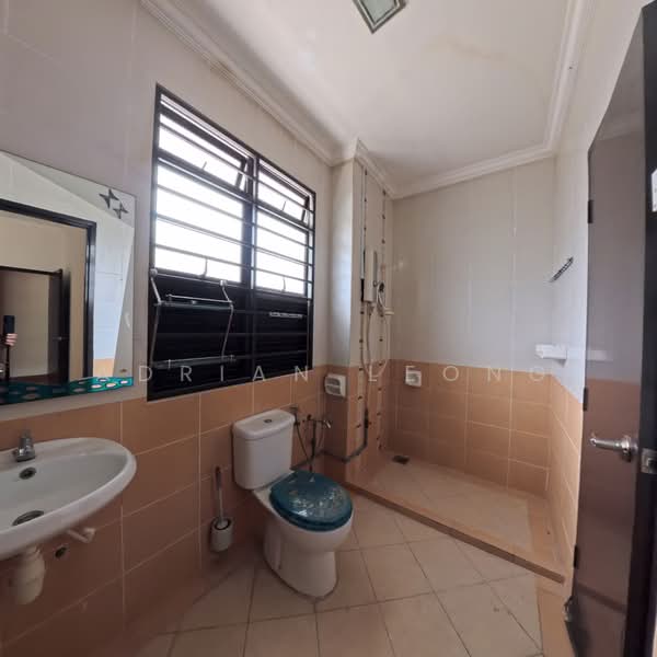 Rumah Teres 2 Tingkat untuk Dijual di Bandar Kinrara (Selangor) - Adrian Leong - Bathroom - PropertyGuru.com.my