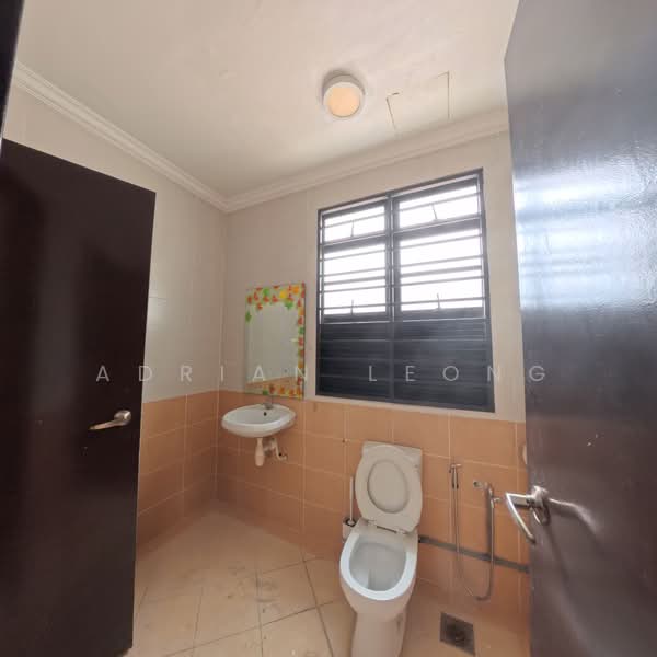 Rumah Teres 2 Tingkat untuk Dijual di Bandar Kinrara (Selangor) - Adrian Leong - Bathroom - PropertyGuru.com.my