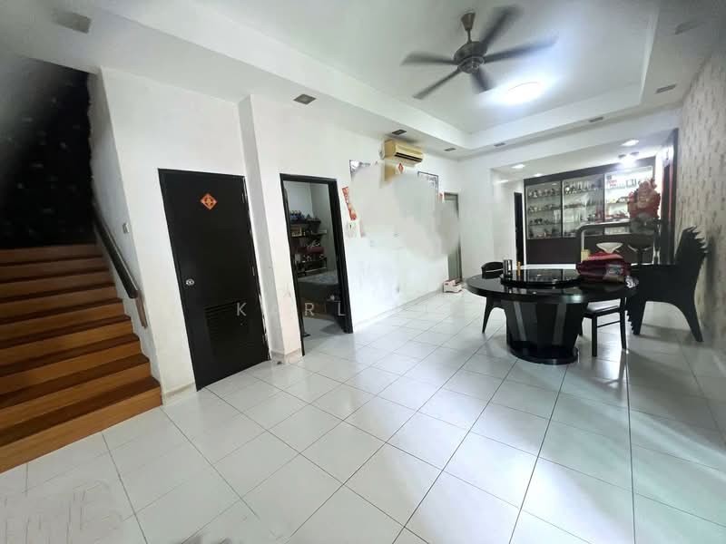 Rumah Berkembar untuk Dijual di Taman Sutera Utama (Skudai) - Karl Lim - Living Room - PropertyGuru.com.my