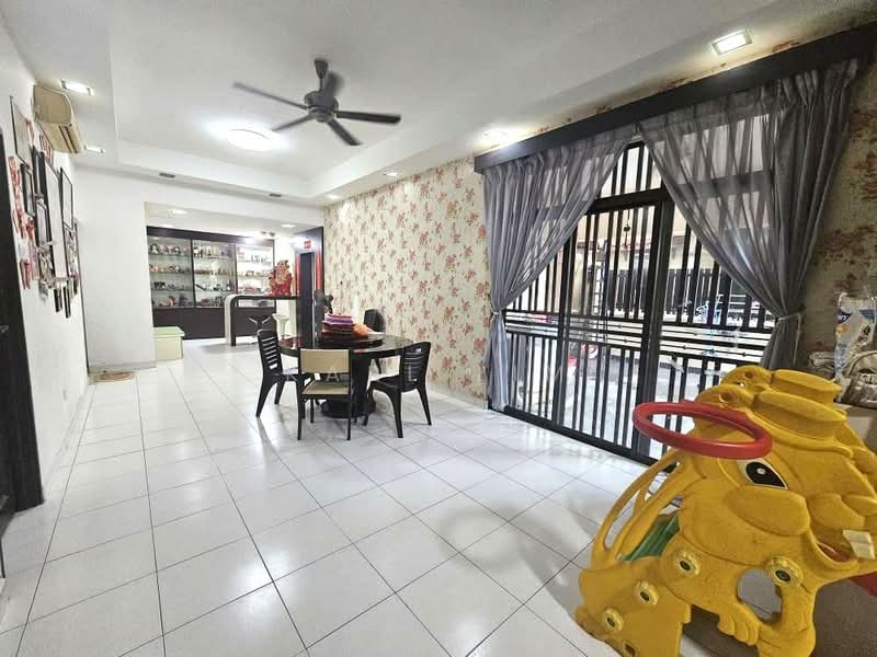 Rumah Berkembar untuk Dijual di Taman Sutera Utama (Skudai) - Karl Lim - Living Room - PropertyGuru.com.my
