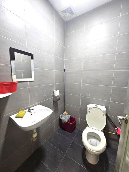 Rumah Berkembar untuk Dijual di Taman Sutera Utama (Skudai) - Karl Lim - Bathroom - PropertyGuru.com.my